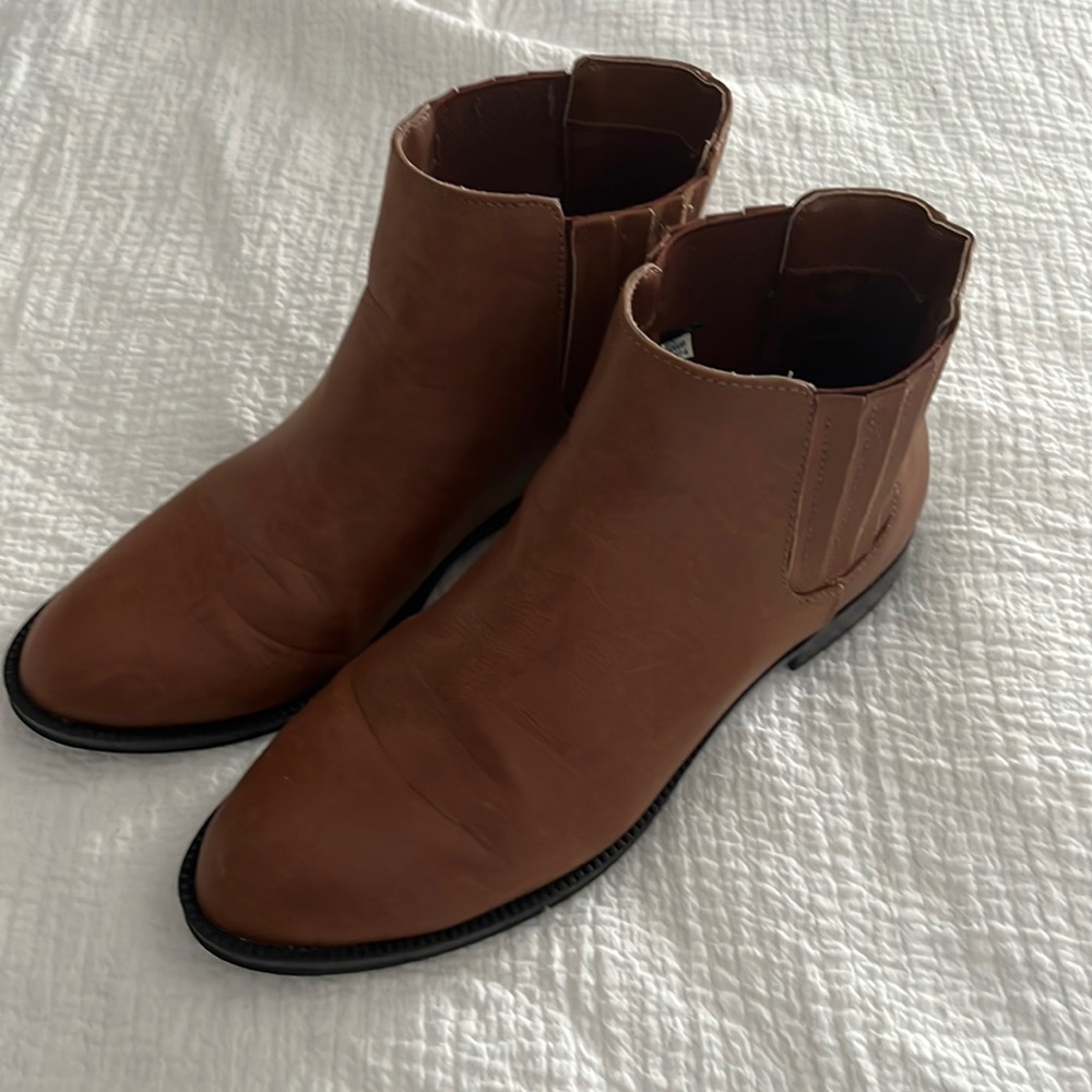 American Eagle brown leather ankle boots (size: 7)